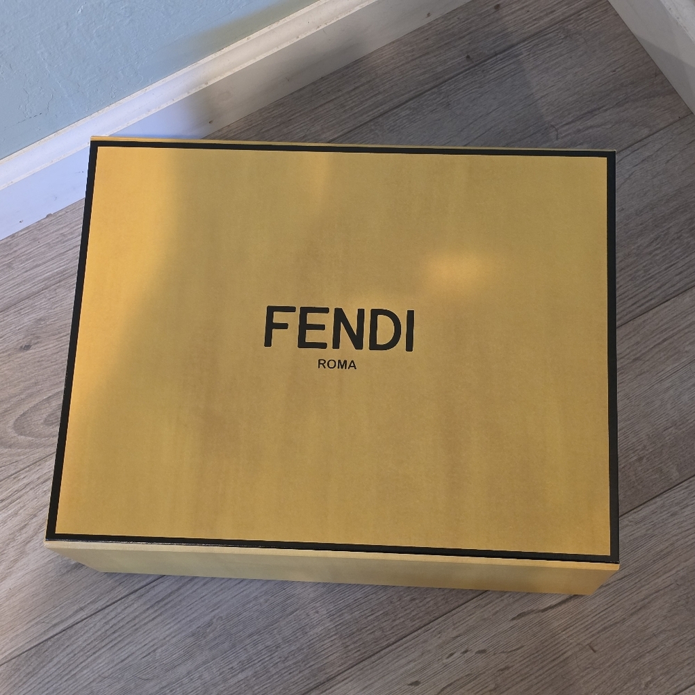 NEW Fendi Peekaboo ISeeU Small Bag - Picture 6 of 13